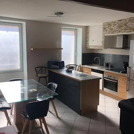 - Spacieux En Centre Apartment *