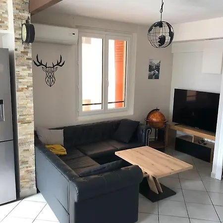 - Spacieux En Centre Apartment *